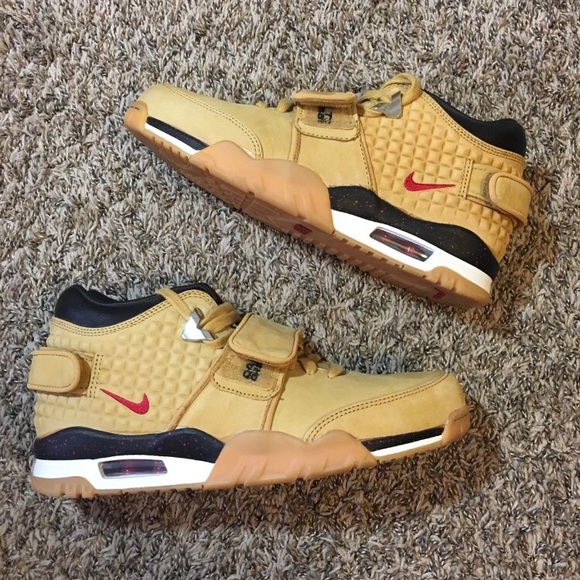 nike air trainer wheat